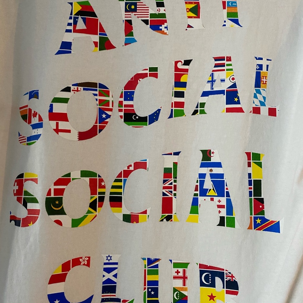 Rare 2017 drop ASSC tshirt w/ world flags. Size S. White. BRAND NEW NO TAGS